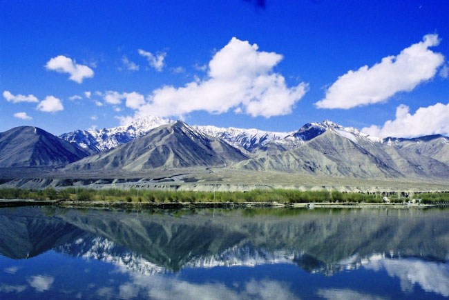 ladakh-tourist-best place to visit in kashmir