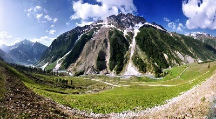 panorama-of-a-mountain-in-ladak-best place to visit in kashmir